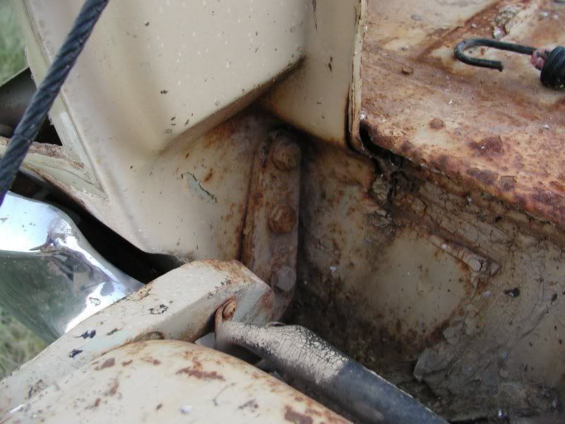 68 El Camino tailgate hinges Team Chevelle